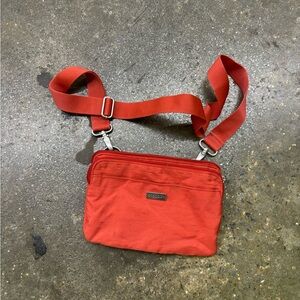 Red Baggallini bag‎